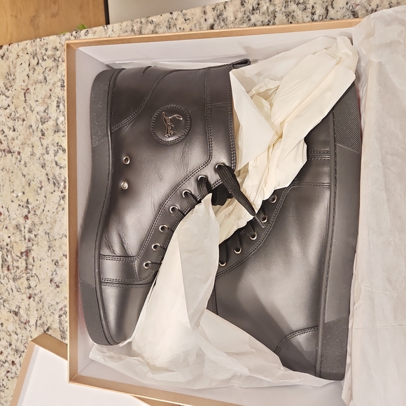 Christian Louboutin - Picture 2 of 10